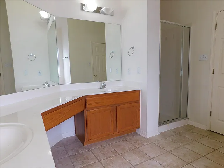 1511 Homewood Cir — Photo 12
