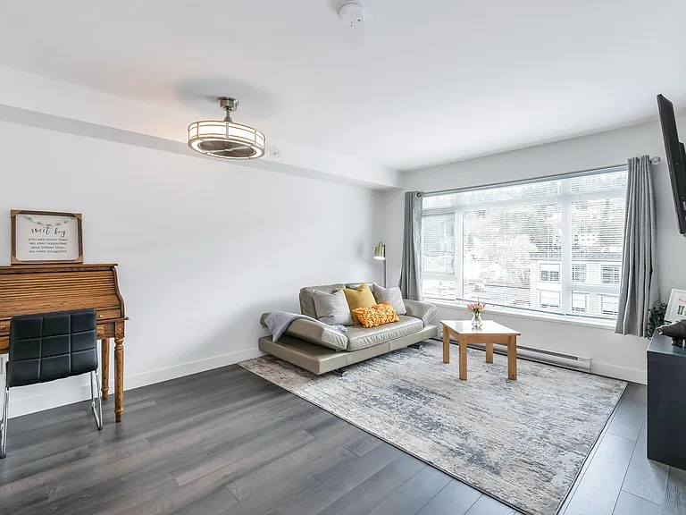 2525 Clarke St #502 — Photo 3