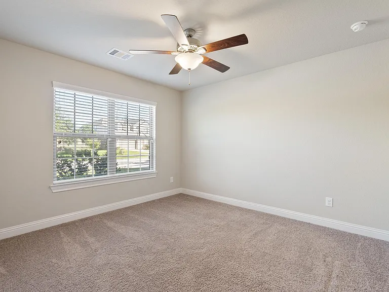 18716 Laurel Hills Dr — Photo 24
