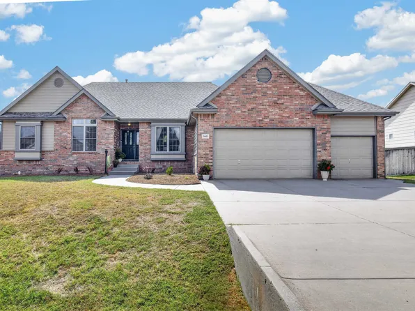 1601 E Fallbrook St, Valley Center, KS 67147