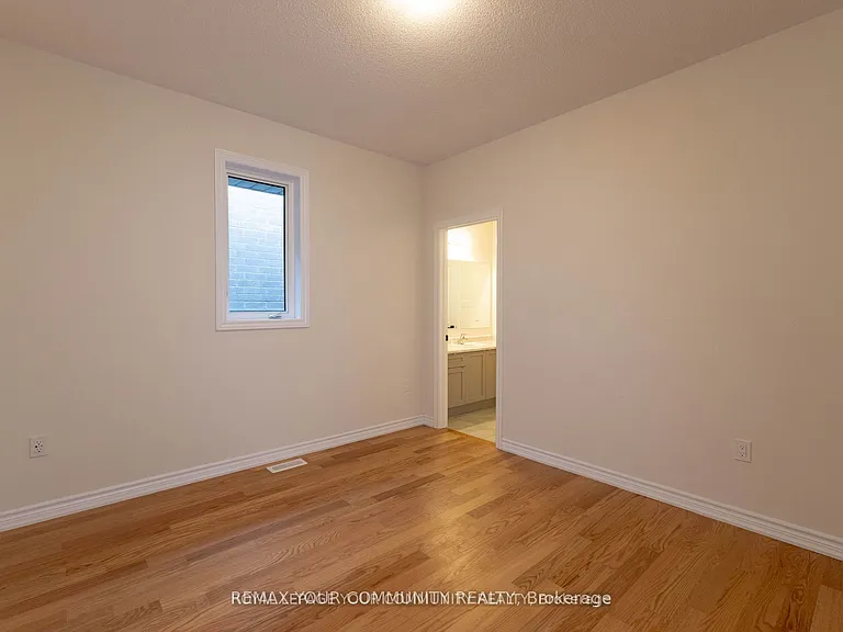 43 Tweedhill Ave — Photo 32