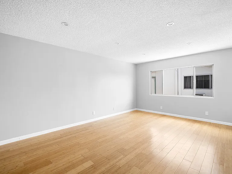 351 Salem St #7 — Photo 7