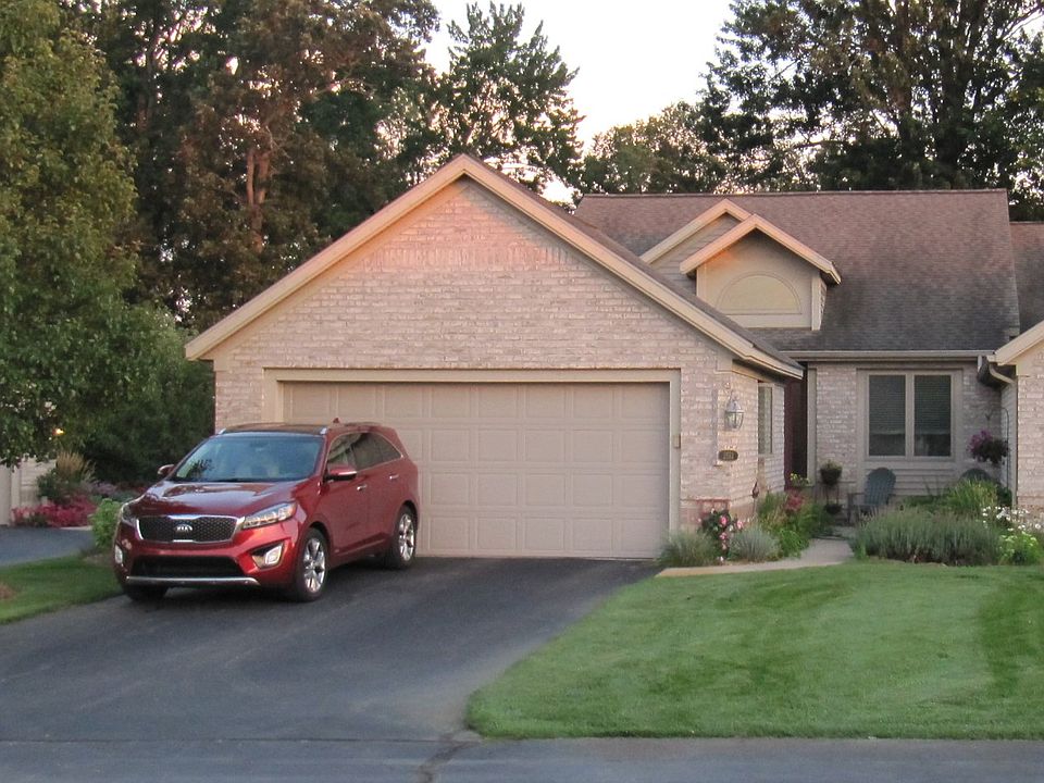 3 bedrooms 2.5 bathrooms 