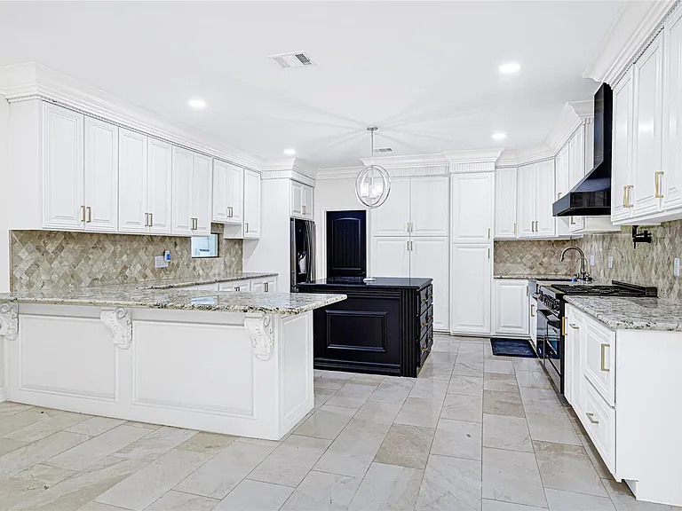 509 Joan Of Arc Dr — Photo 12