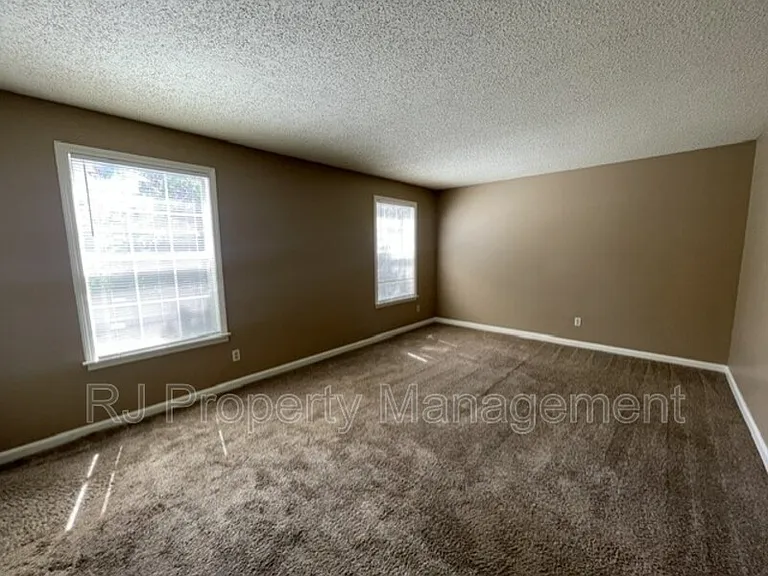 3566 Bristerwood Dr — Photo 3