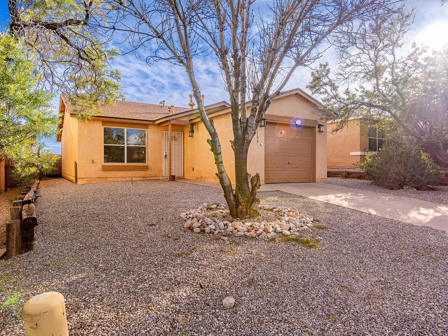 3 bed, 2.0 bath, 1340 sqft, $2,000 — Photo 2