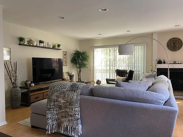 1887 Greenfield Ave #107 — Photo 2
