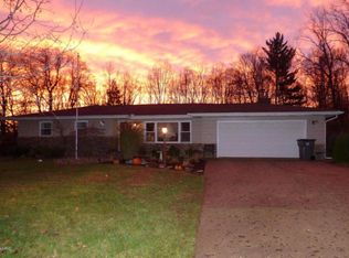 636 Circle Ridge Dr, Buchanan, MI 49107