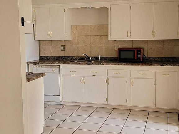 4th image of 11006 W CANTERBURY Drive