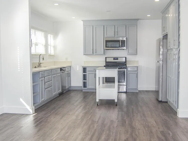 5407 Monroe St — Photo 9