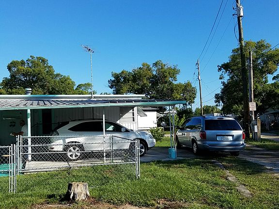 Fenced area/Carport
