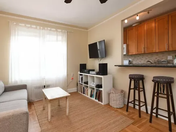 48-17 42nd St #7B, Queens, NY 11377