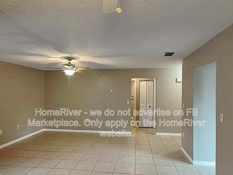 421 Hunter Cir — Photo 2