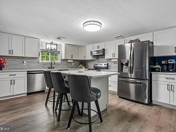 2nd image of 2733 Monmouth Rd