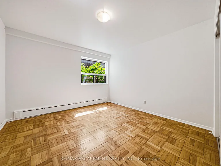 325A James St S #107 — Photo 8