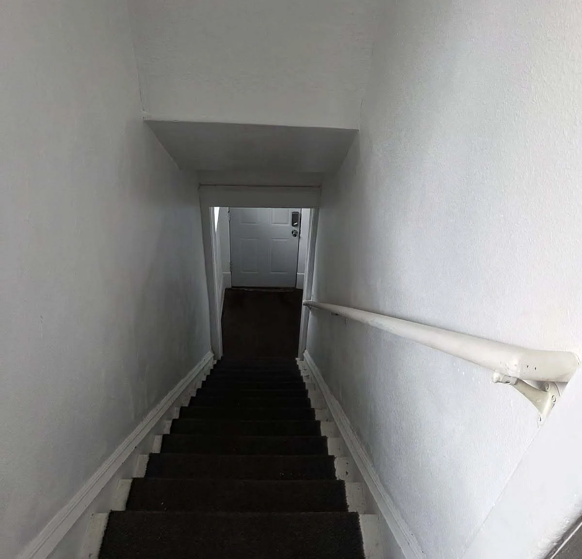 4 bed, 1.0 bath, $2,220 — Photo 2