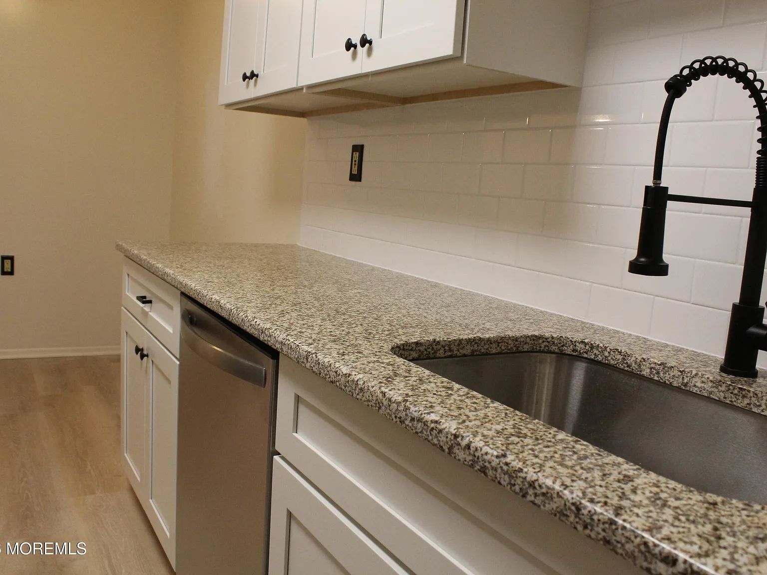 2 bed, 1130 sqft, $2,100 — Photo 3