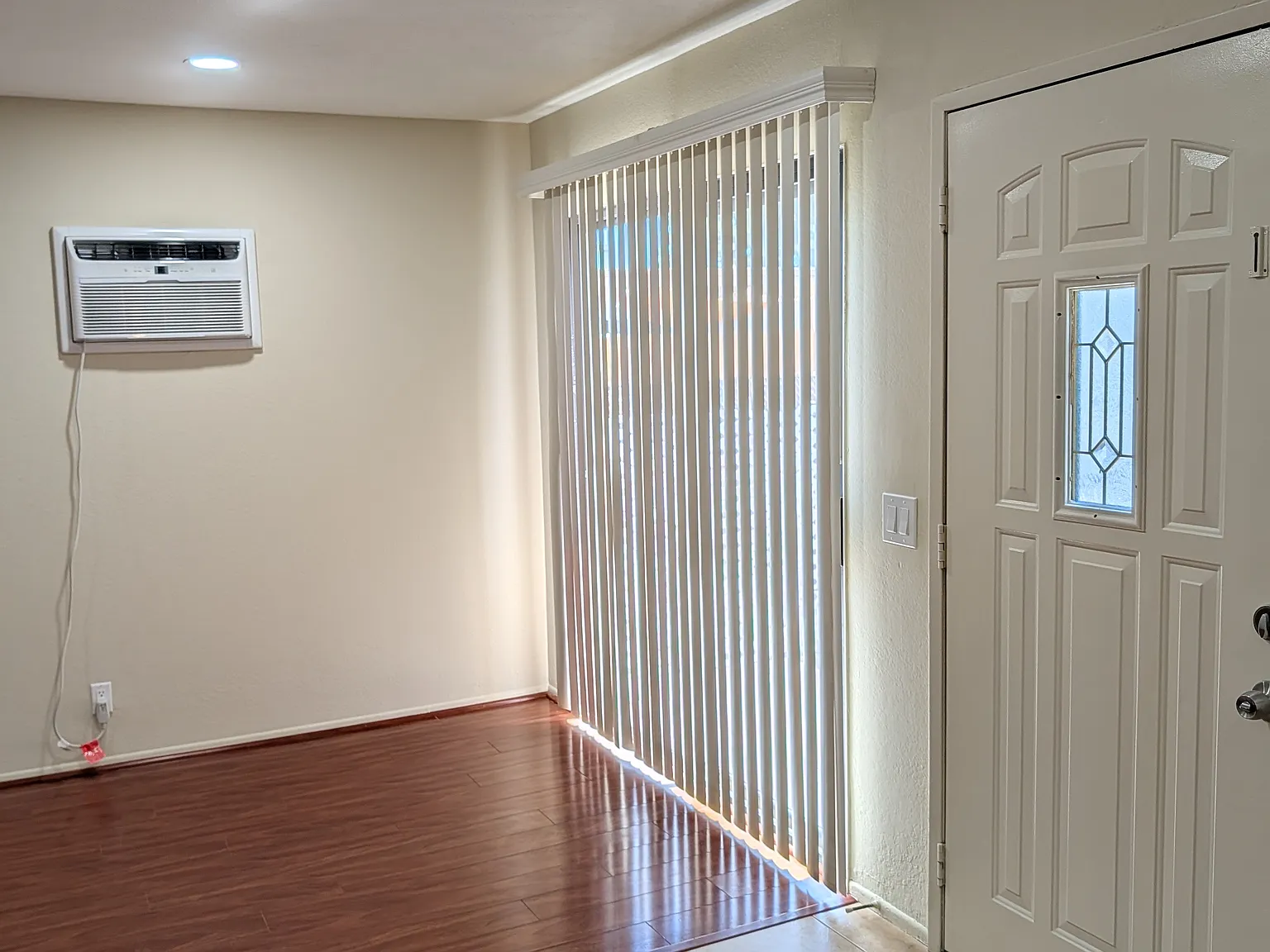 2 bed, 950 sqft, $2,675 — Photo 4