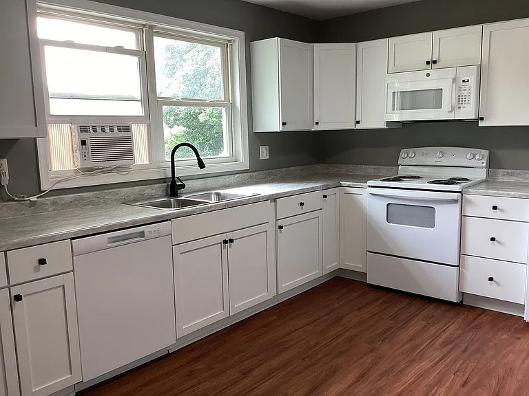 320 Landis Ave — Photo 5