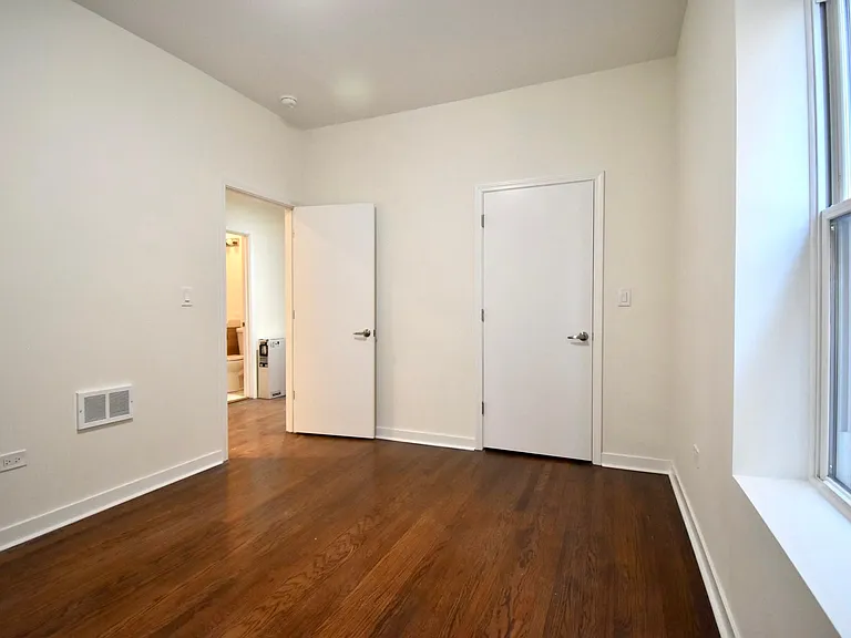 5638 N Winthrop Ave #1 — Photo 6