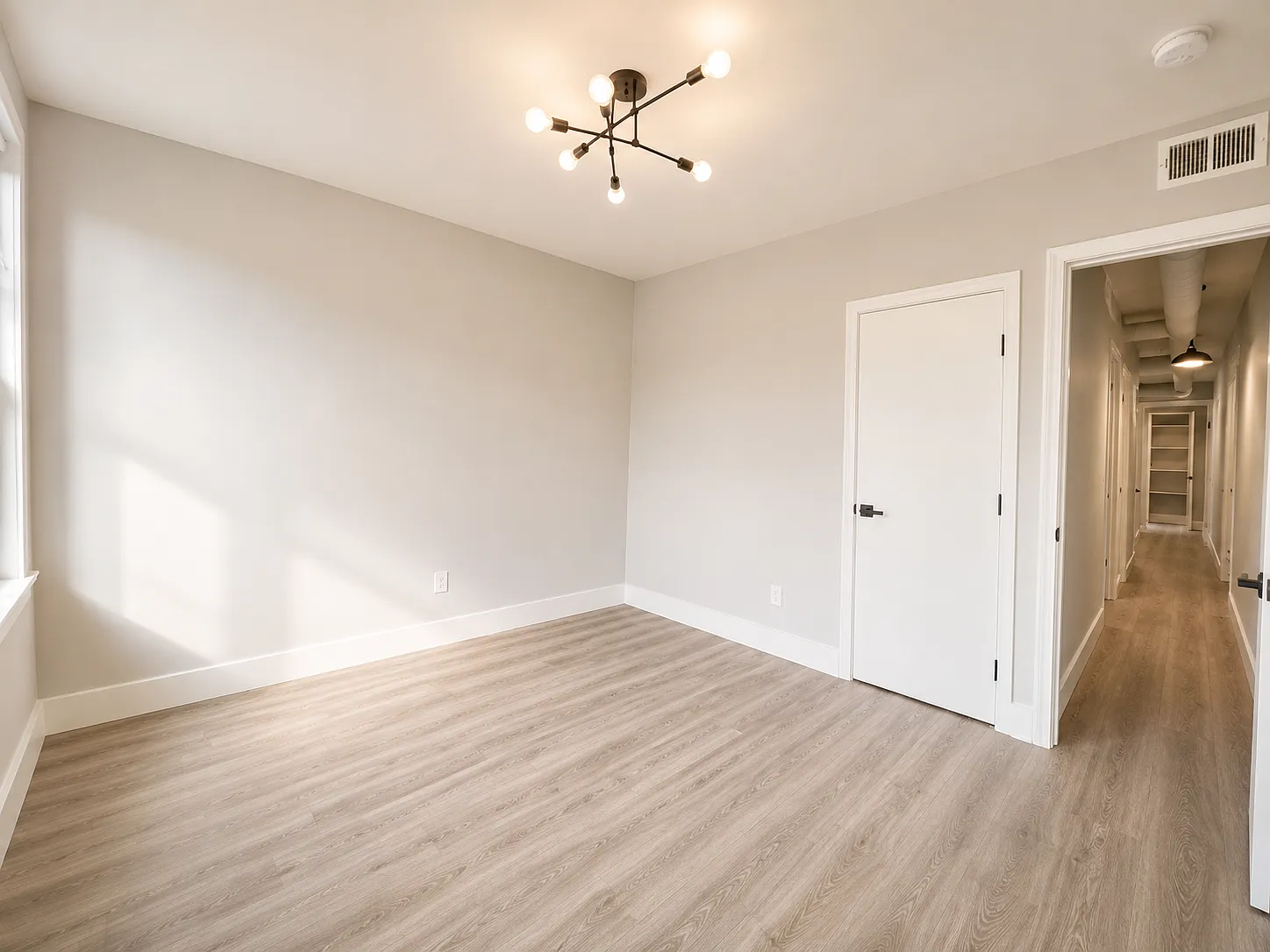 3 bed, 850 sqft, $2,050 — Photo 3