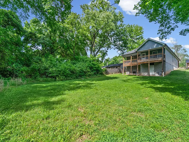 528 Poston St — Photo 23