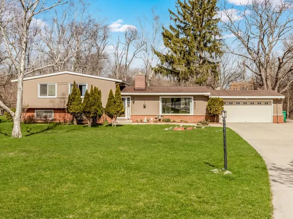 11601 North Parkview DRIVE, Mequon, WI 53092