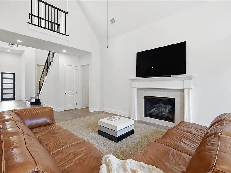 2020 Grey Bark St — Photo 18