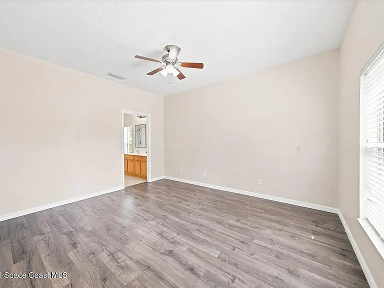 5647 Indigo Crossing Dr — Photo 18