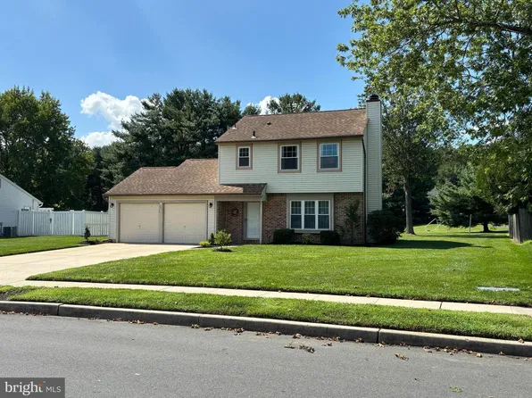 5 Woodcrest Dr, Eastampton, NJ 08060