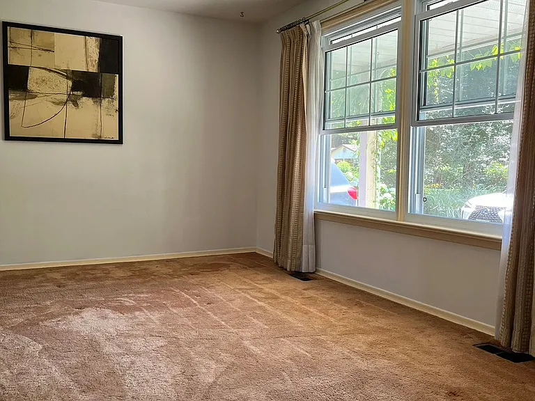 34 Benson Cres — Photo 5