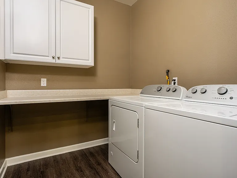 La Verne Village Luxury Apartment Homes — Photo 38