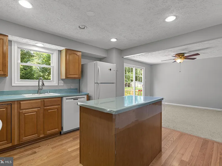 8428 Braddock Way — Photo 15