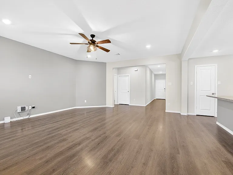 114 Harvard Blvd — Photo 7