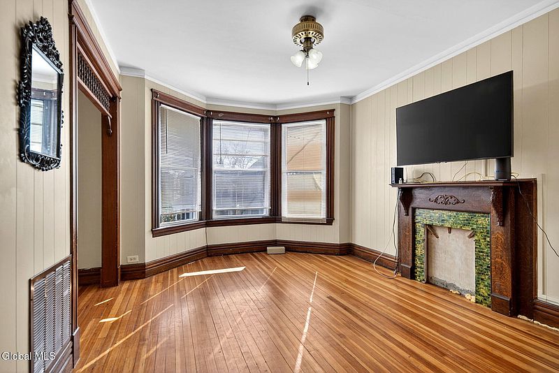 3rd image of 225 Western Avenue