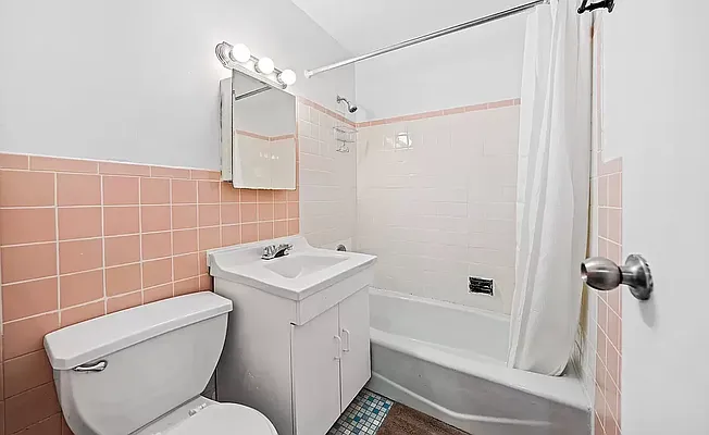 Rented by HOLTON REAL ESTATE INC. | media 4