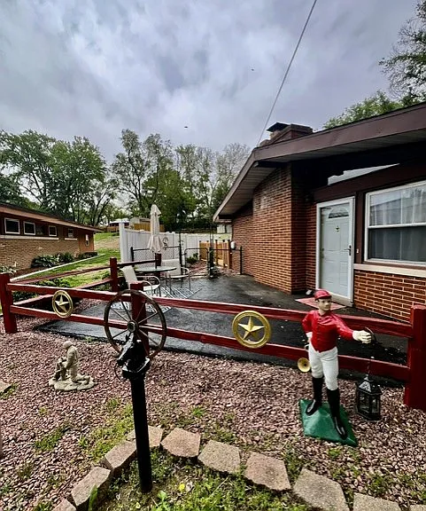 2214 Glendale Dr — Photo 2