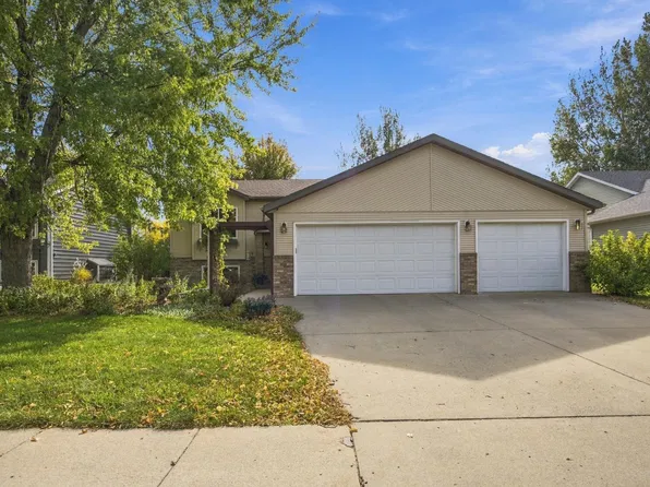 1115 Sommerset Dr, West Fargo, ND 58078