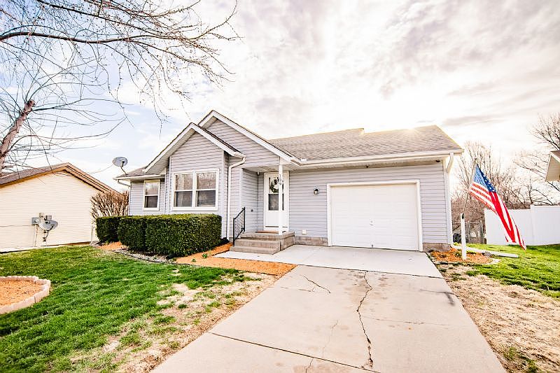 1st image of 109 Shamrock Cir