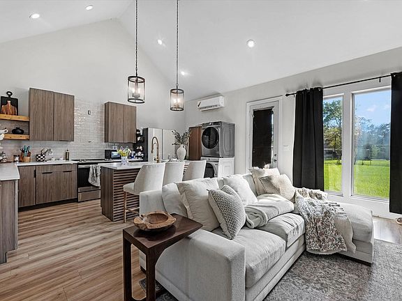 3rd image of 3209 Pennsylvania Rd