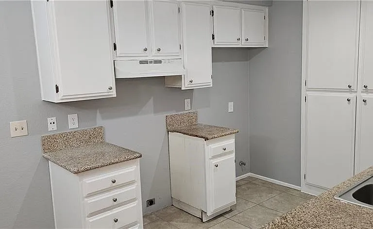8718 Weybridge Pl — Photo 3