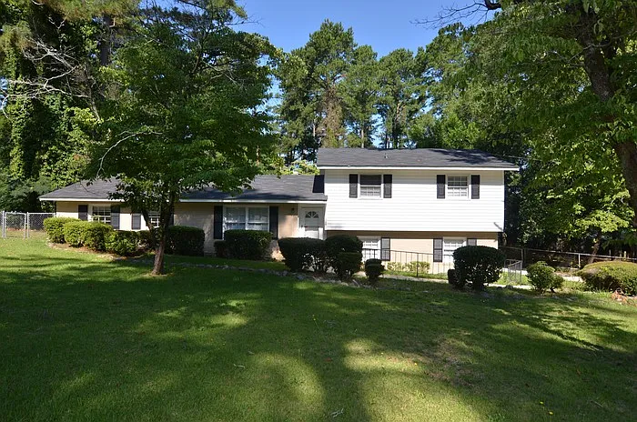 2369 Courtney Cir