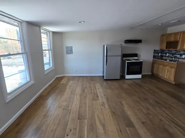 70 Main St, Paterson, NJ