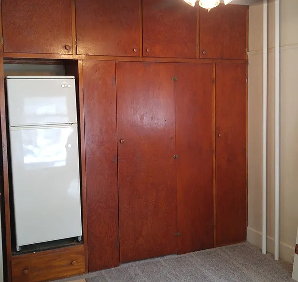 724 NW Broadway St #1-10 — Photo 3