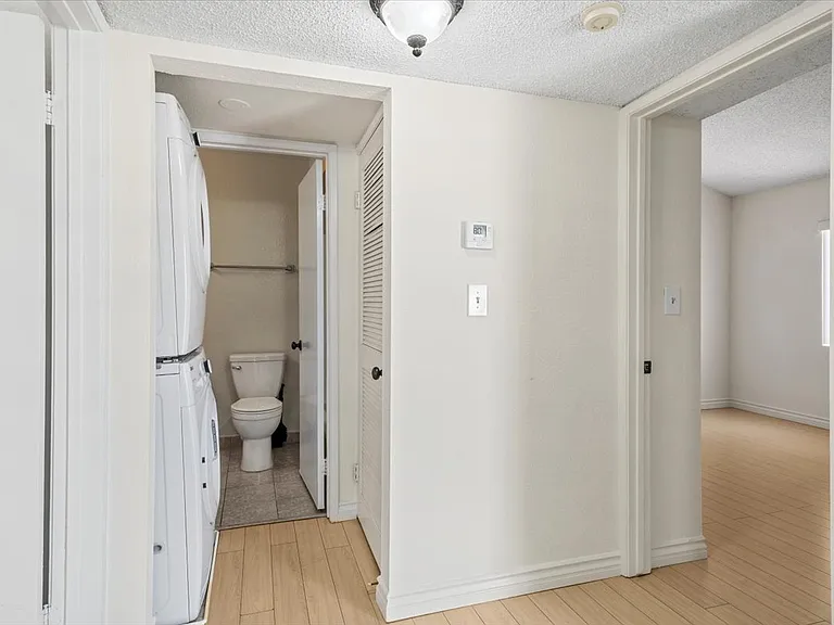200 E Windsor Rd #1 — Photo 20