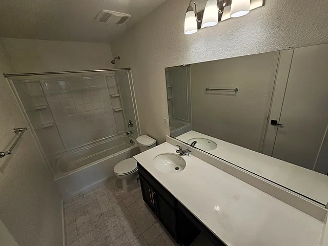 3 bed, 2.5 bath, 1859 sqft, $3,100 — Photo 2