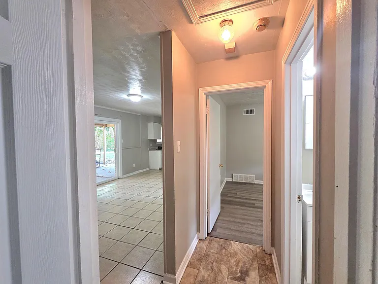 3021 Ashwood St — Photo 26