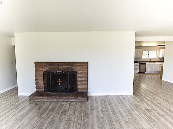 3rd image of 748 NE Church Ave