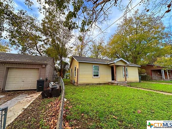 3rd image of 906 Attas Ave