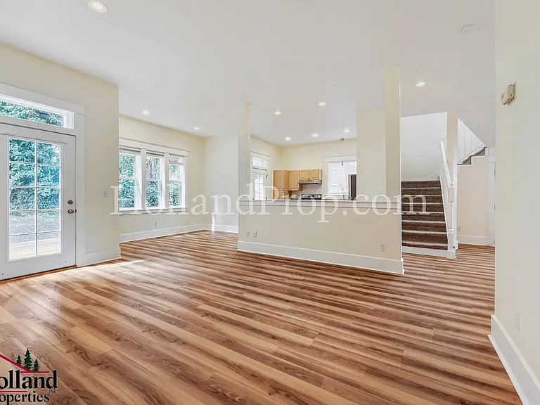 3228 SE Filbert St — Photo 5